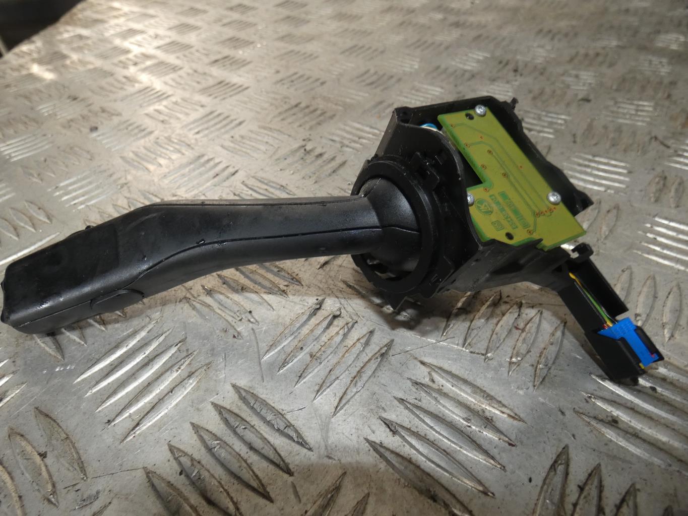 Commodo d'essuie glaces AUDI A3 2 PHASE 1 Diesel - 1