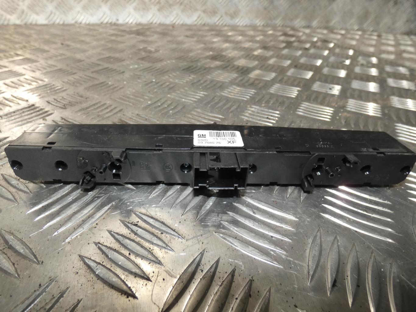 Bouton de warning OPEL ZAFIRA B PHASE 1 Diesel - 1