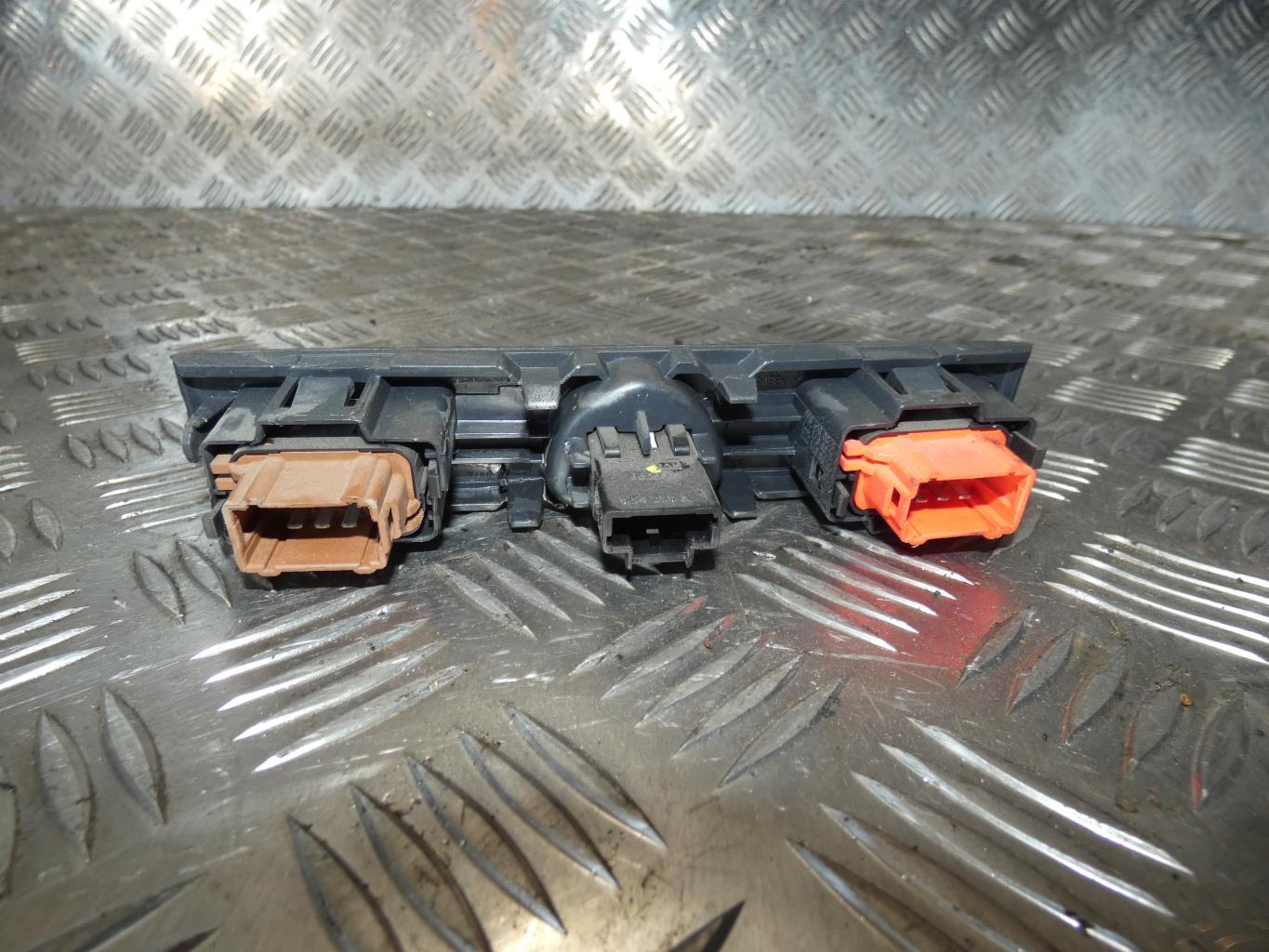Bouton de warning RENAULT CLIO 2 CAMPUS PHASE 1 Diesel - 1