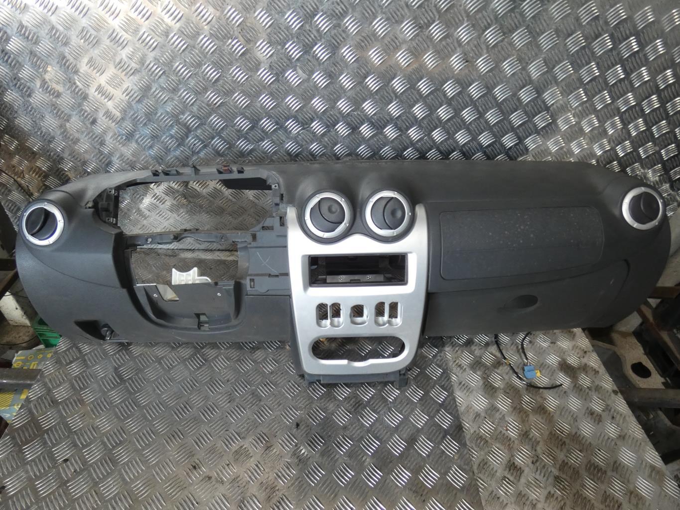 Tableau de bord DACIA SANDERO 1 Diesel - 1