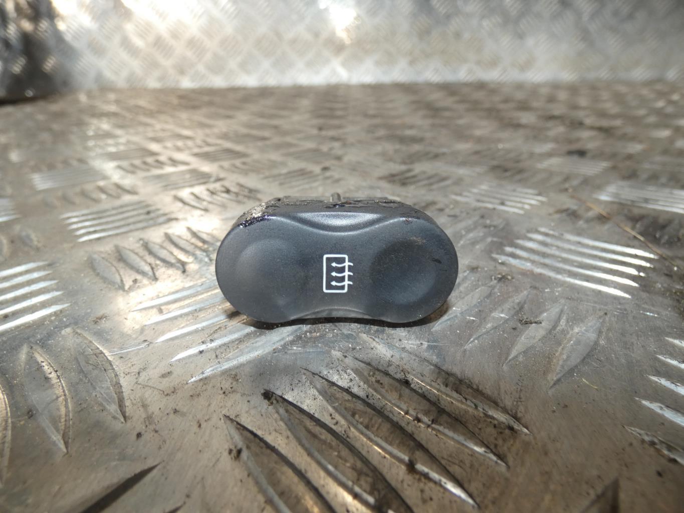 Commande degivrage lunette arriere DACIA SANDERO 1 Diesel - 1