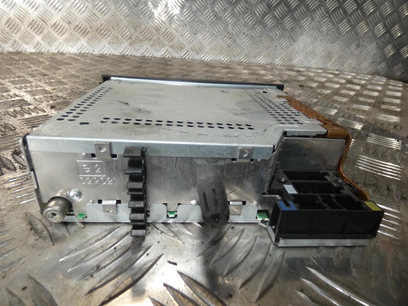 Autoradio d'origine RENAULT CLIO 2 PHASE 2 Diesel - 1