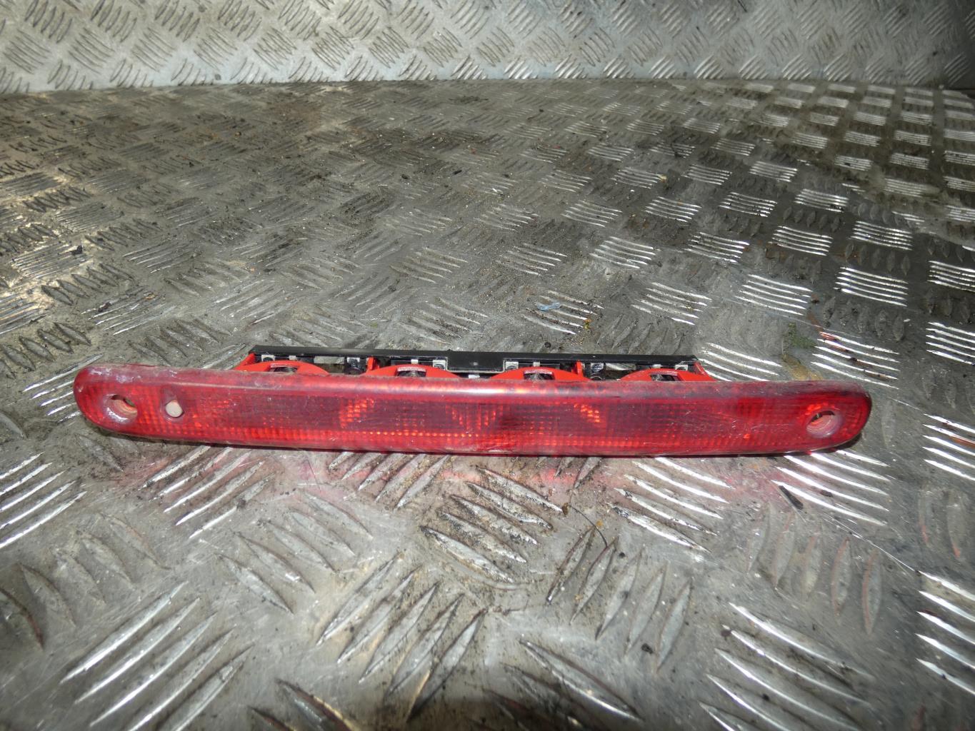 Feu arriere stop central CITROEN C1 1 PHASE 2 Essence - 1