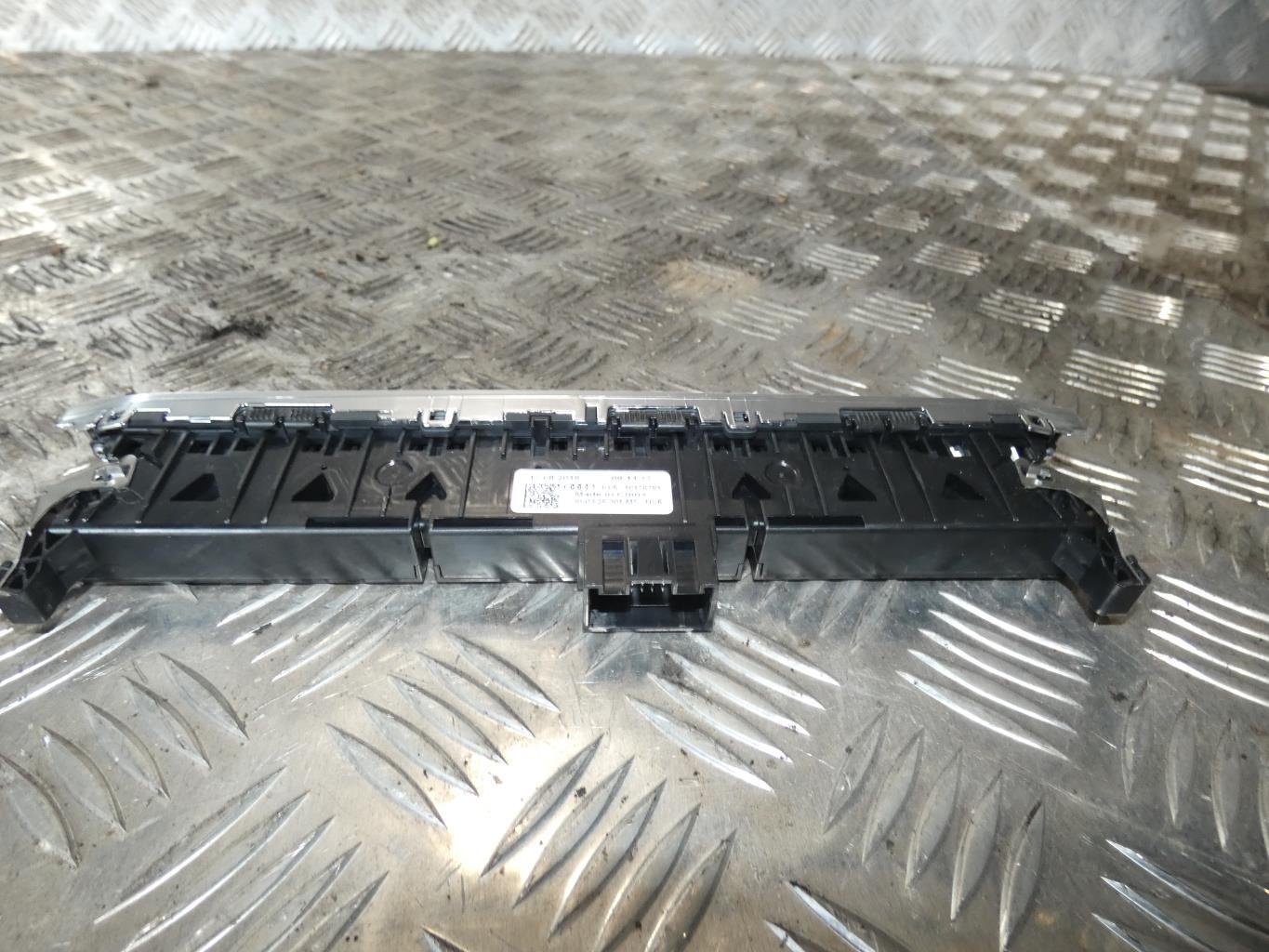 Bouton de warning AUDI A3 3 SPORTBACK PHASE 2 Essence - 1