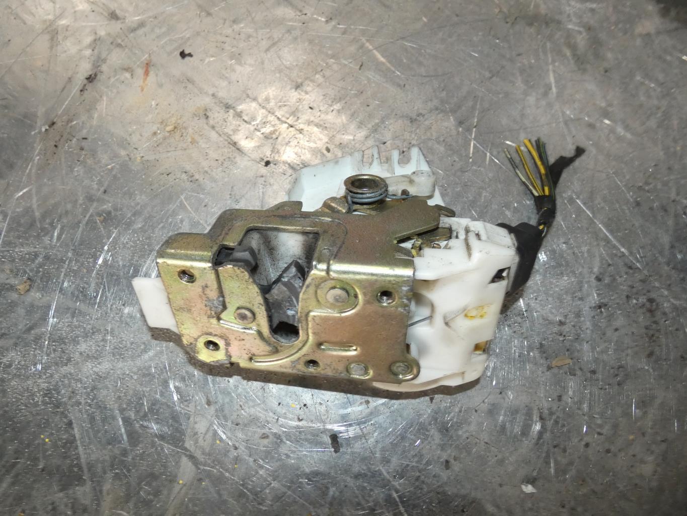 Serrure avant gauche FORD MONDEO 2 BREAK Diesel - 1