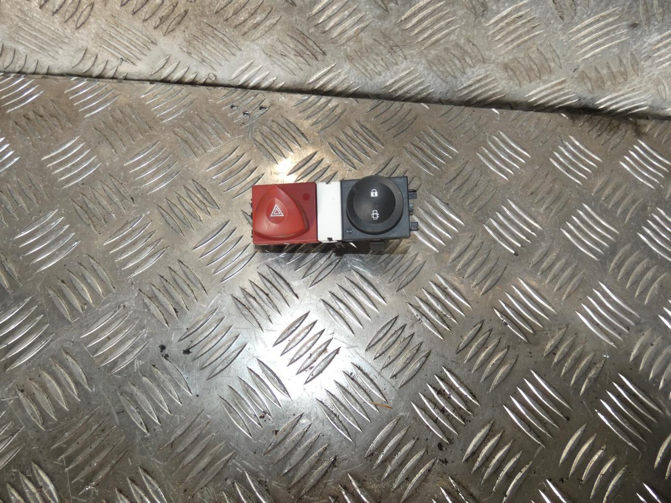 Bouton de warning RENAULT MEGANE 2 PHASE 1 Diesel - 1