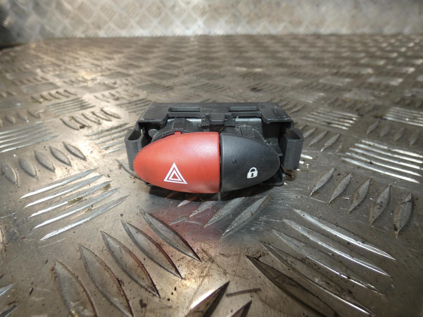 Bouton de warning RENAULT TWINGO 2 PHASE 1 Essence - 1