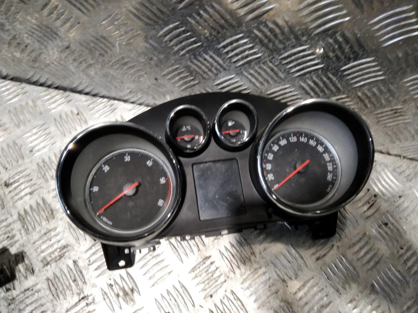 Compteur OPEL ZAFIRA TOURER C PHASE 1 Diesel - 1