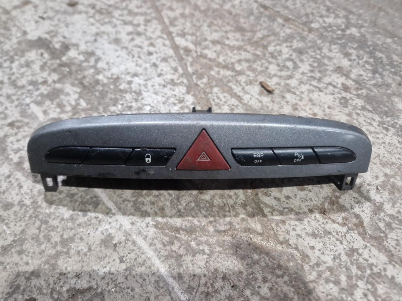 Bouton de warning PEUGEOT 308 1 SW PHASE 1 BREAK Diesel - 1