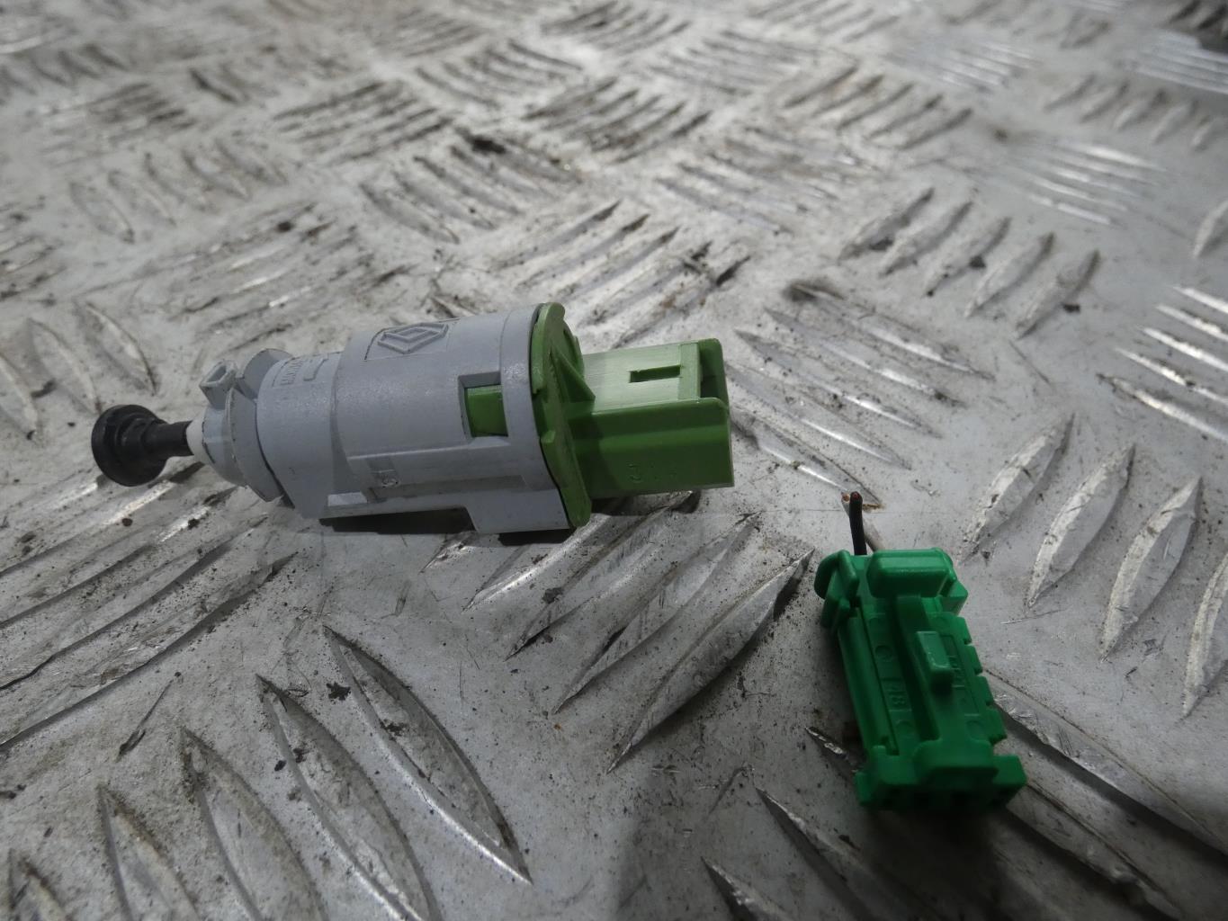 Contacteur feu stop RENAULT CLIO 4 PHASE 1 Diesel - 1