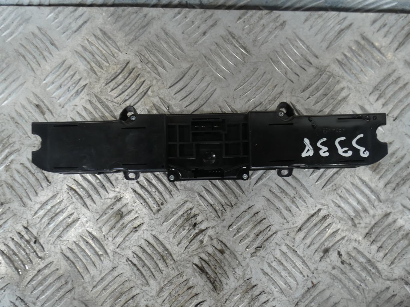 Bouton de warning MERCEDES SPRINTER 2 PHASE 1 Diesel - 1