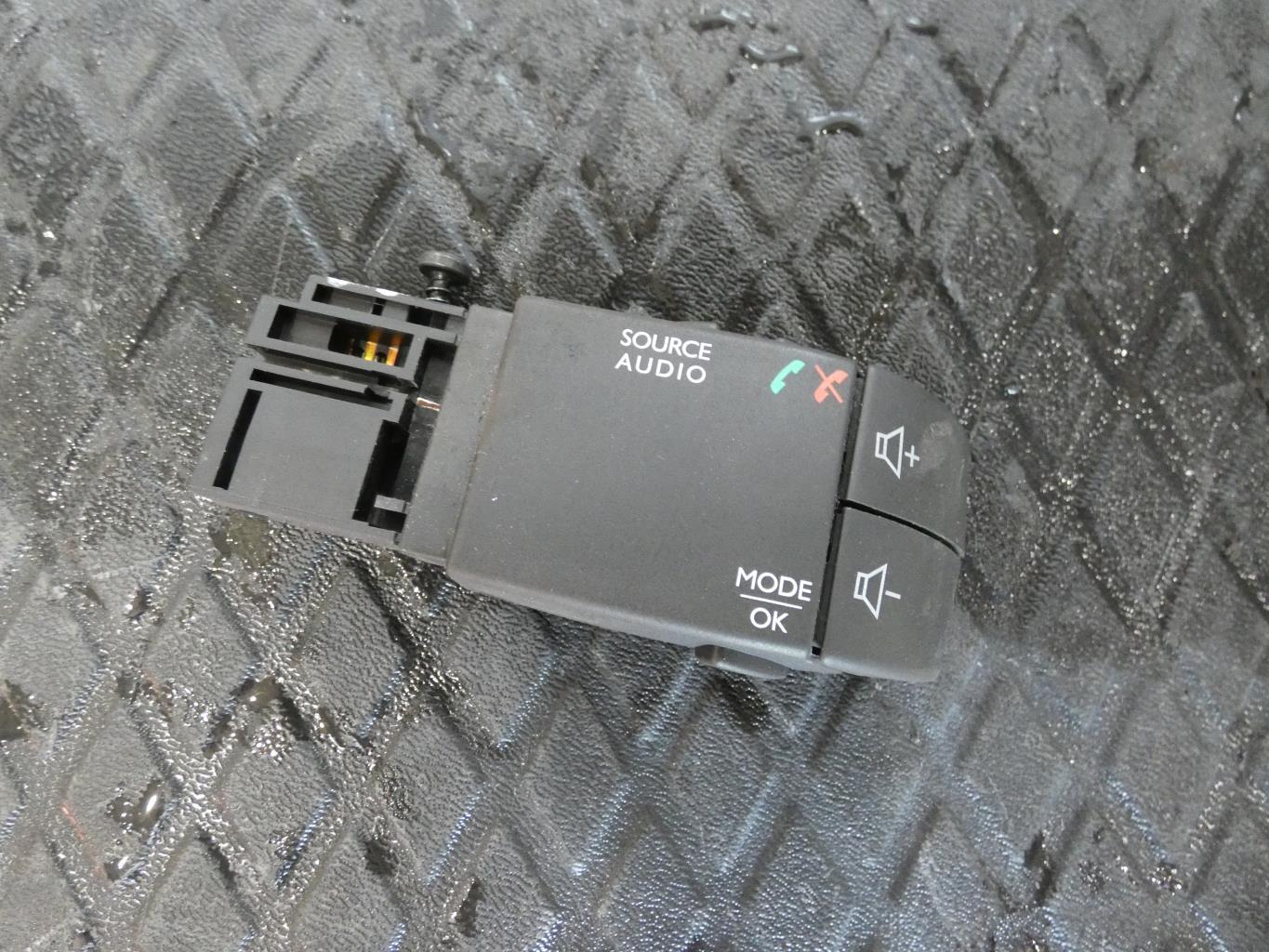Commande autoradio RENAULT CLIO 4 PHASE 1 Diesel - 1