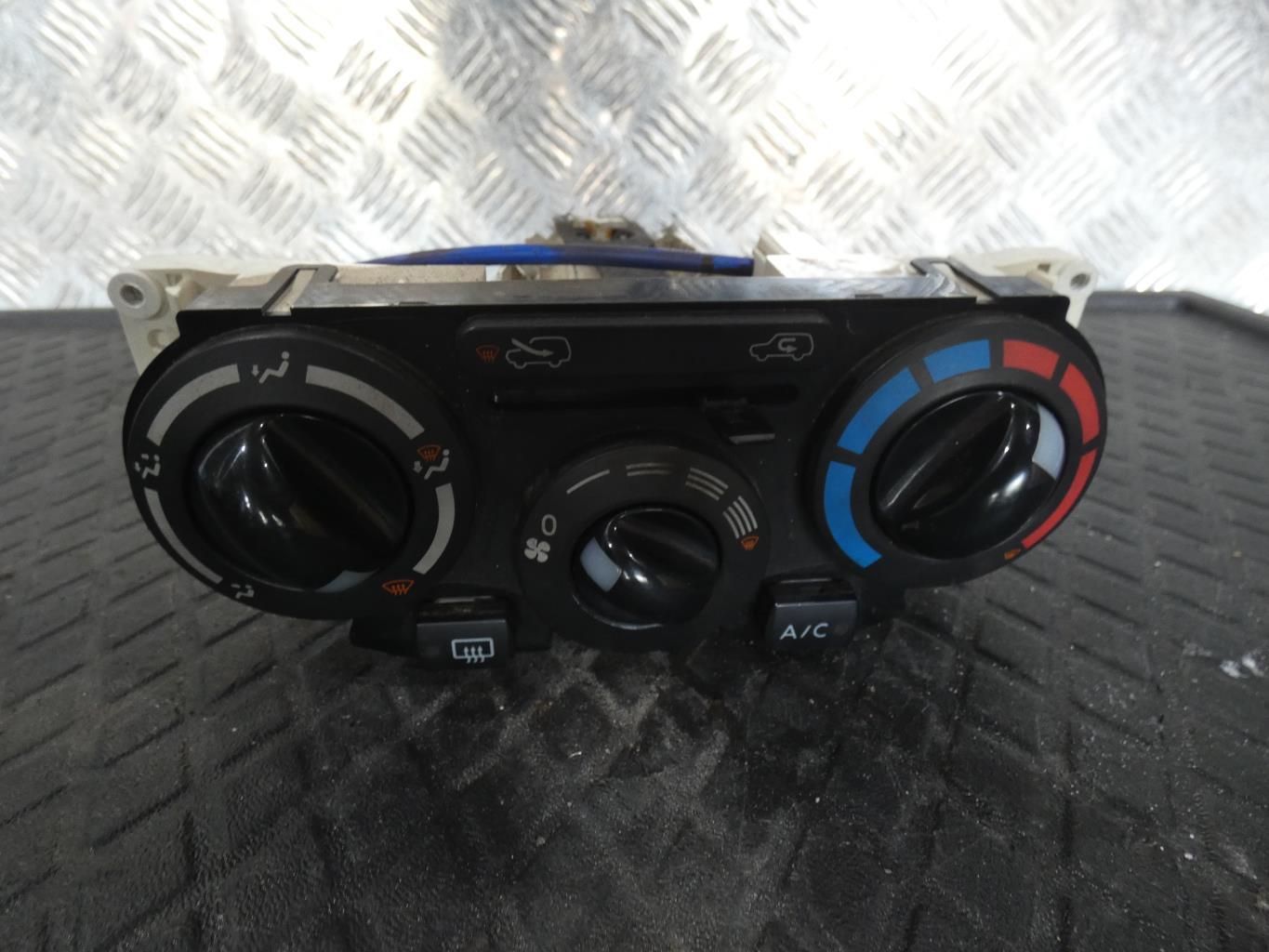 Commande chauffage NISSAN MICRA 3 PHASE 3 Essence - 1