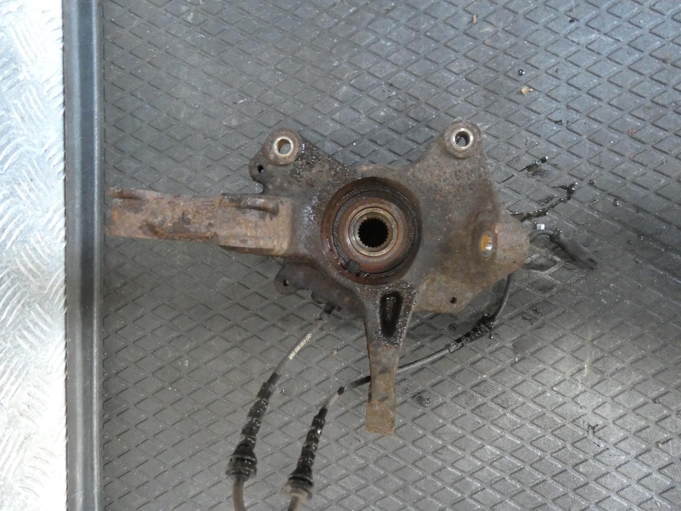 Moyeu avant gauche RENAULT MEGANE 3 PHASE 1 Diesel - 1