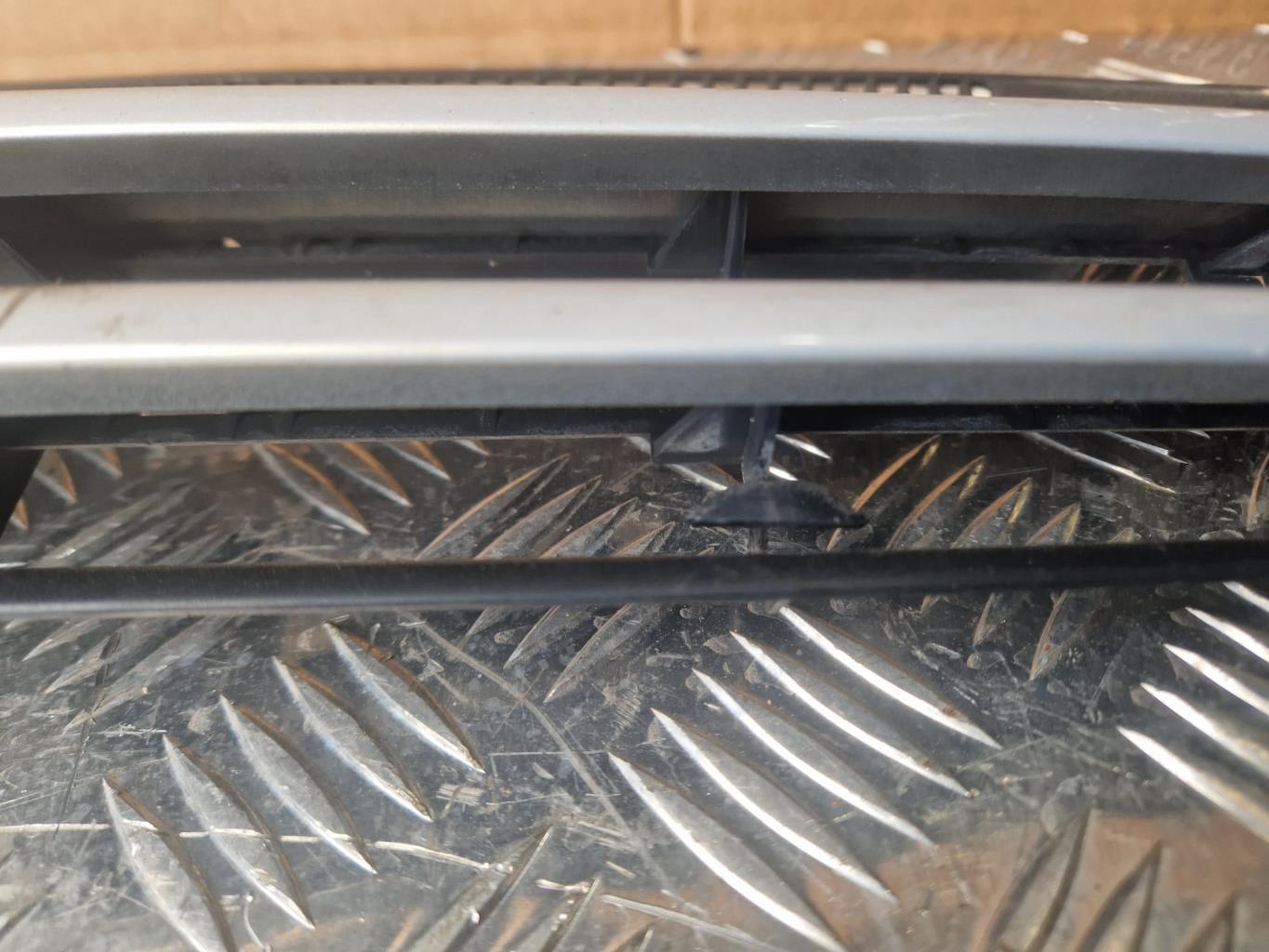 Calandre VOLKSWAGEN GOLF 4 Diesel - 1