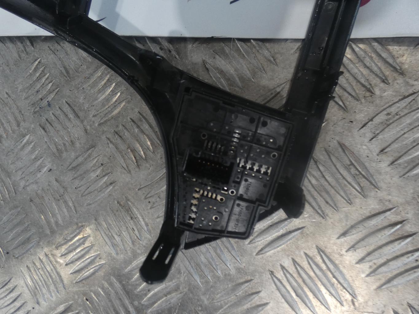 Facade autoradio TOYOTA PRIUS 3 PHASE 1 Essence/Hybride - 1