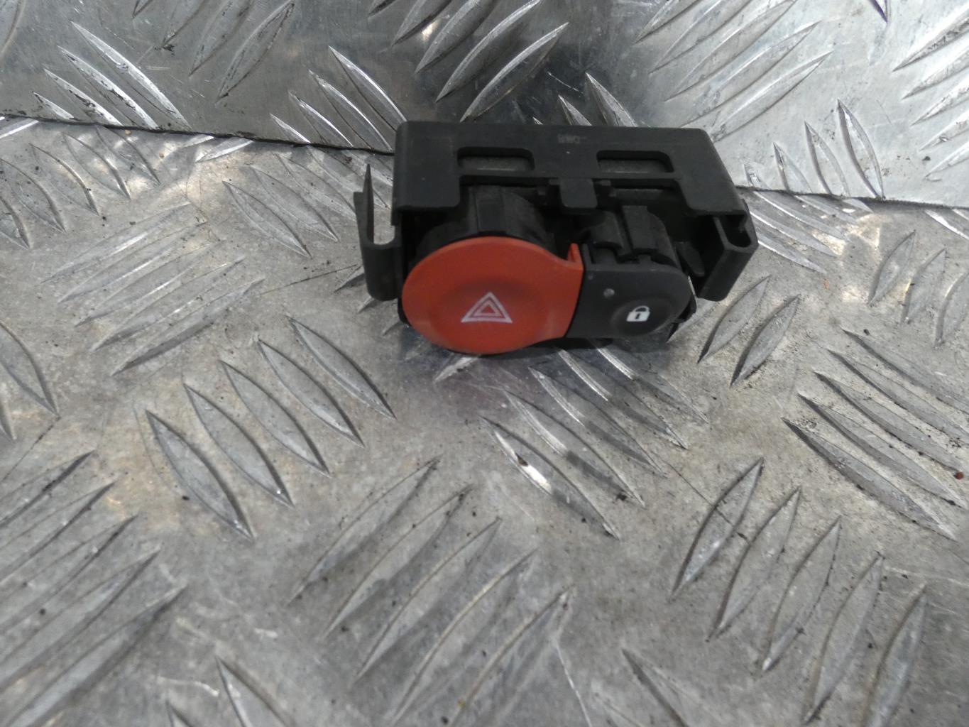 Bouton de warning RENAULT CLIO 3 PHASE 1 Diesel - 1