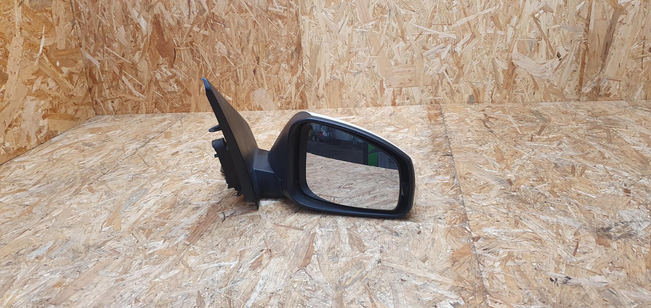 Retroviseur droit RENAULT MEGANE 3 PHASE 1 Diesel - 1