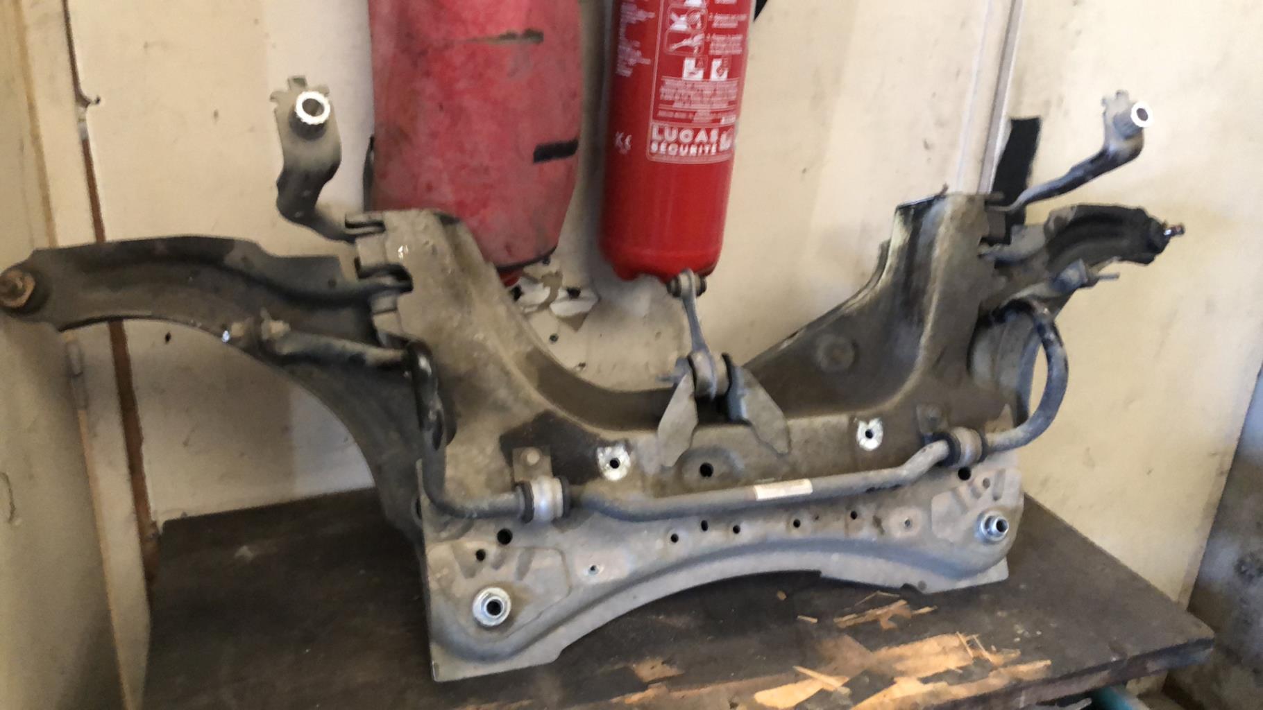 Berceau avant RENAULT CLIO 4 PHASE 1 Essence - 1