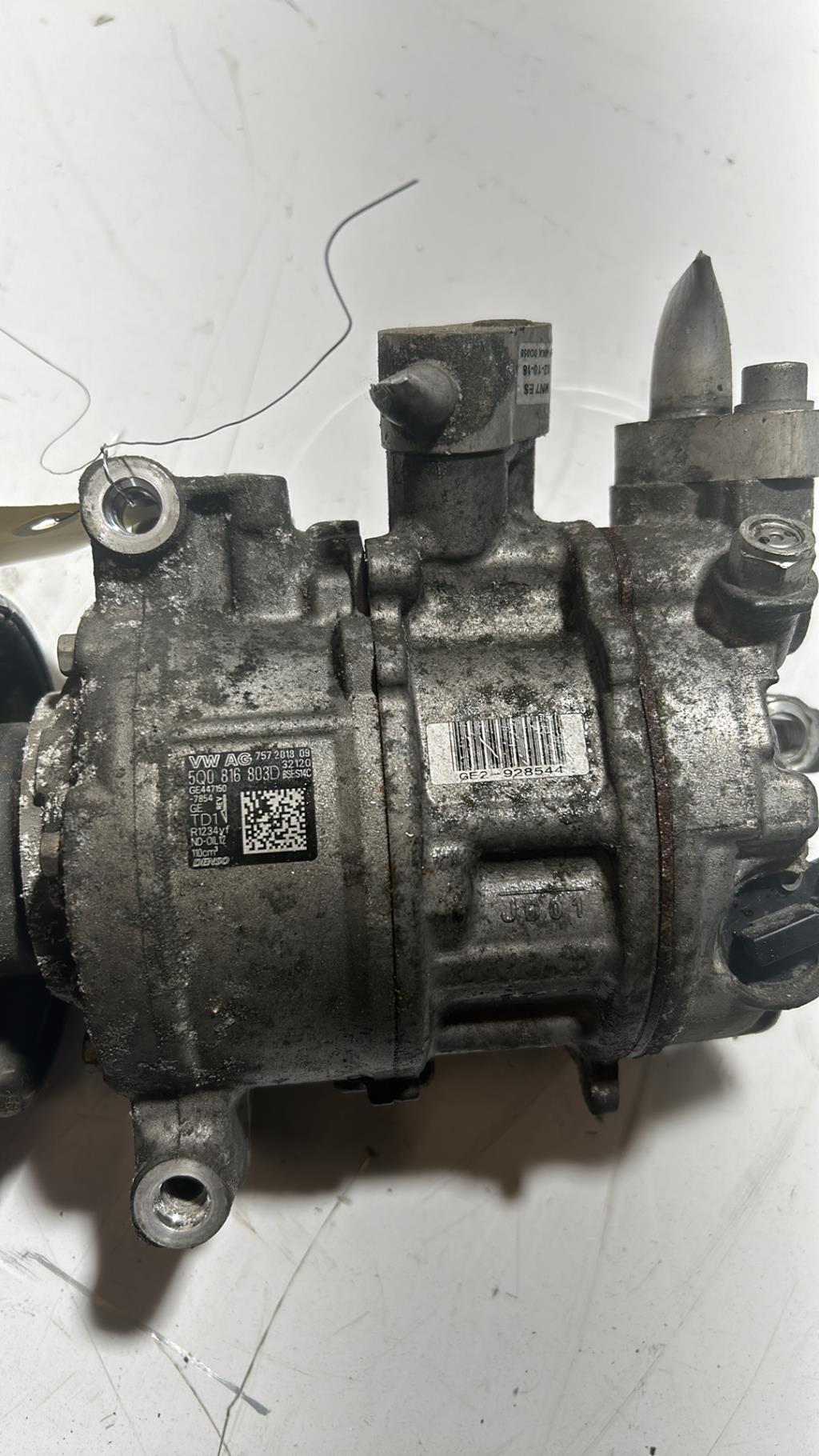 Compresseur clim VOLKSWAGEN POLO 6 PHASE 1 Essence - 1