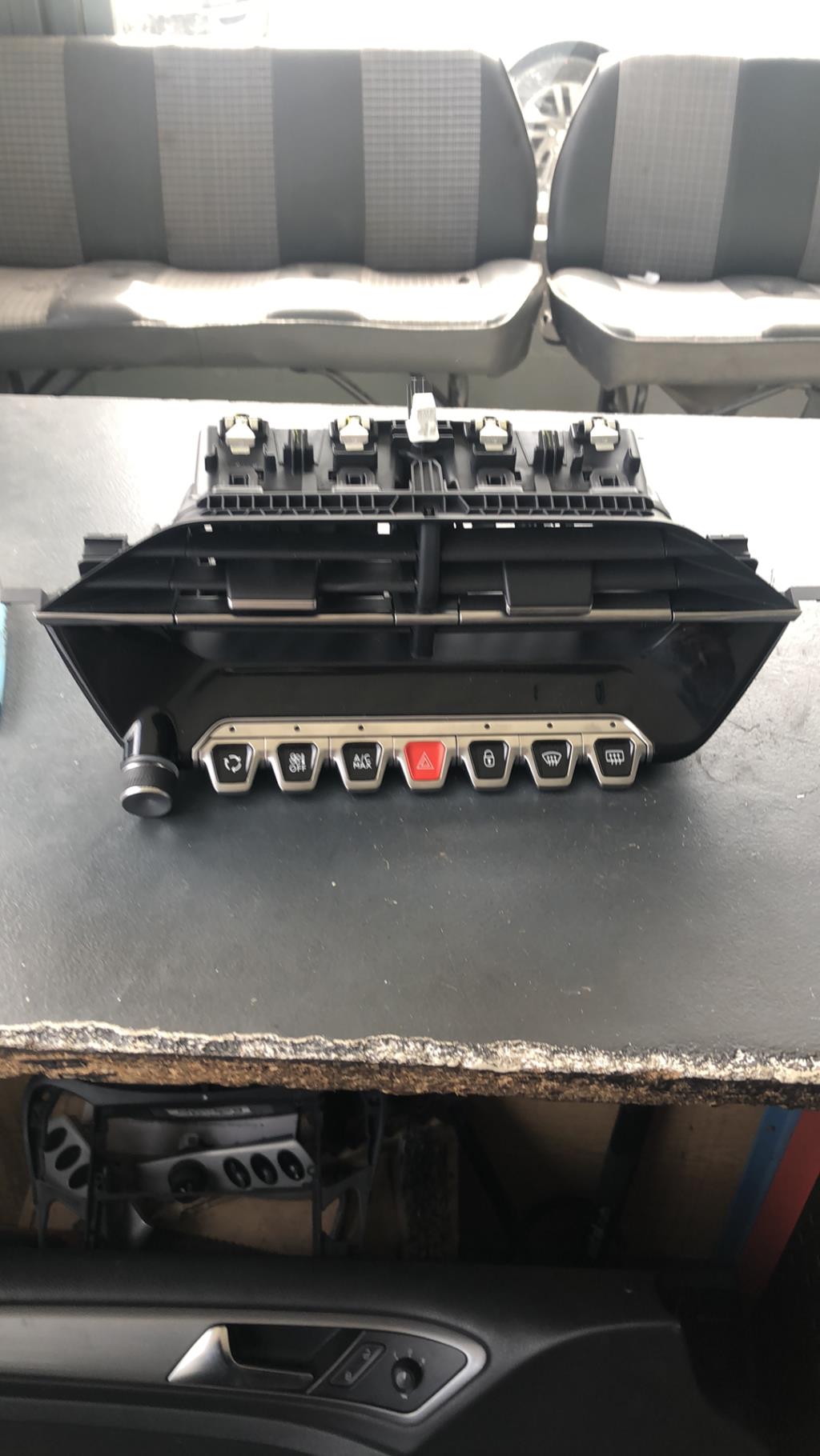 Commande chauffage PEUGEOT 208 2 Diesel - 1