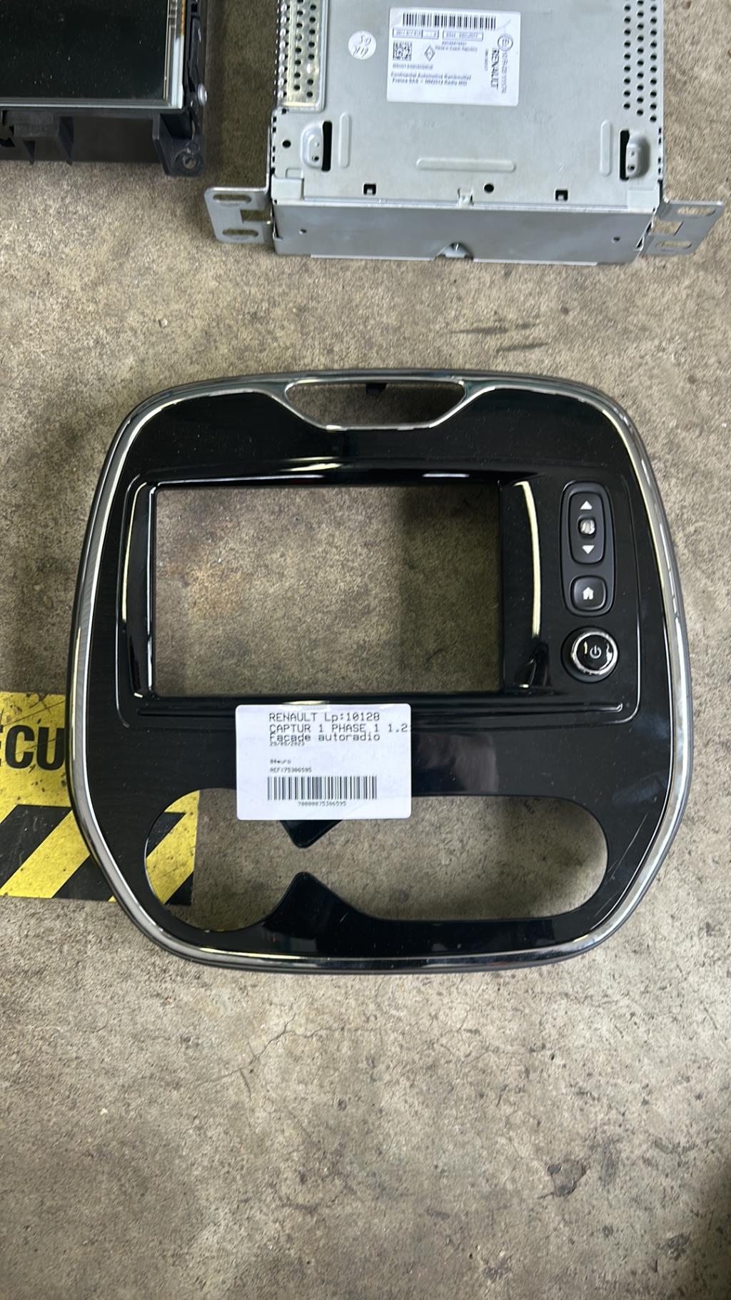 Facade autoradio RENAULT CAPTUR 1 PHASE 1 Essence - 1