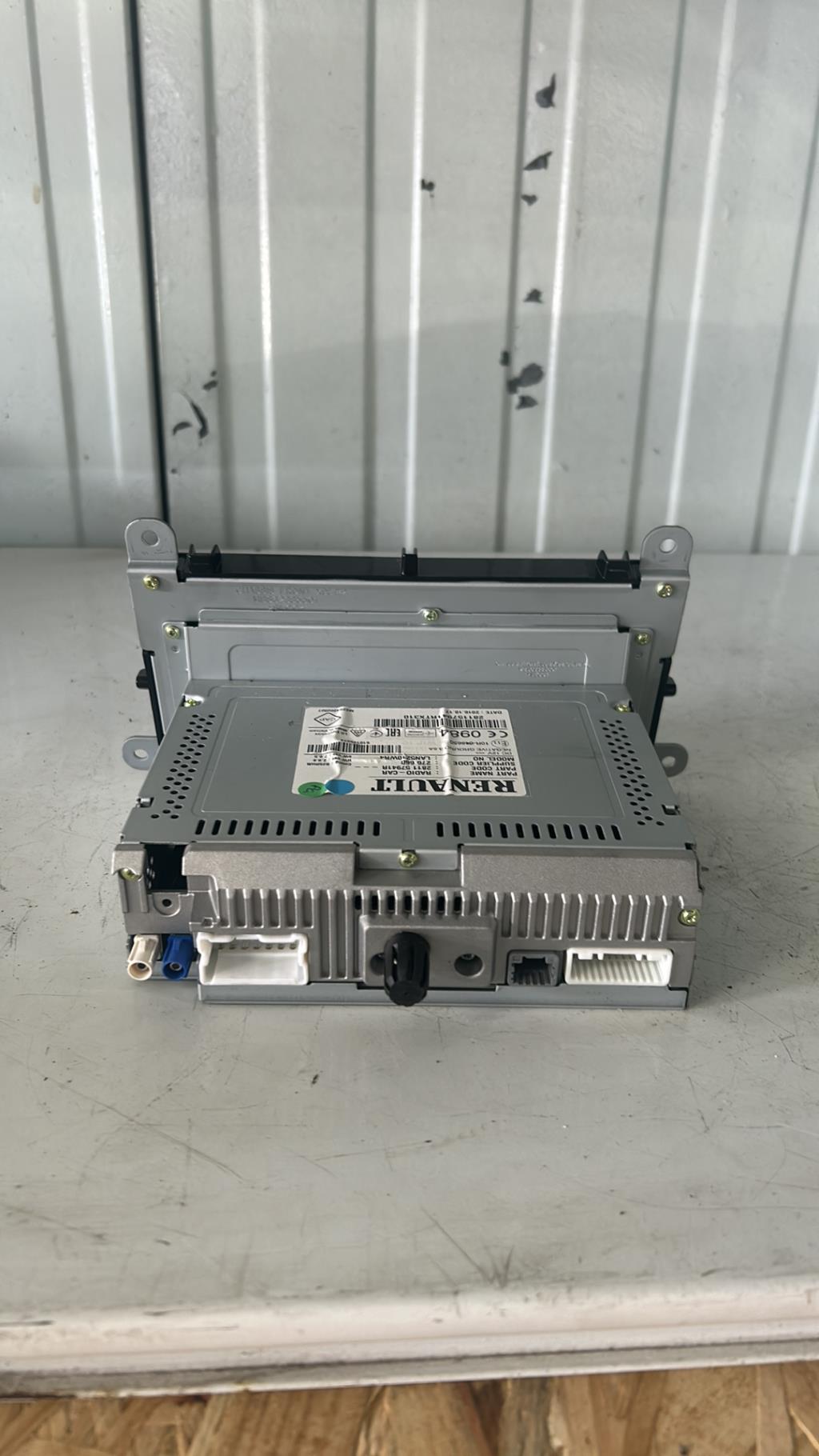 Autoradio d'origine RENAULT CLIO 4 PHASE 2 BREAK Diesel - 1