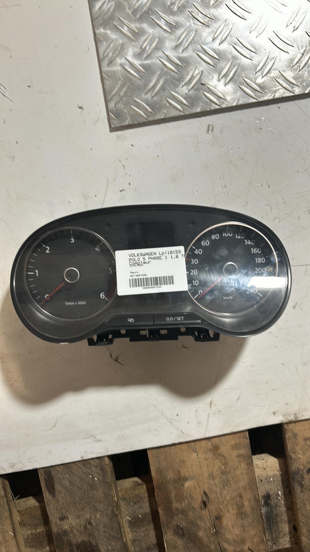 Compteur VOLKSWAGEN POLO 5 PHASE 1 Diesel - 1