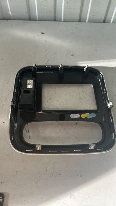 Facade autoradio RENAULT TRAFIC 3 COURT PHASE 1 Diesel - 1