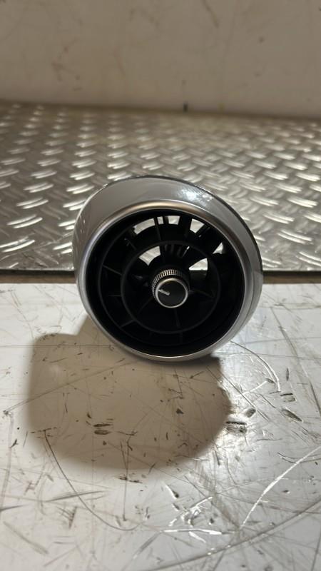 Aerateur tableau de bord AUDI A1 1 PHASE 1 Diesel - 1