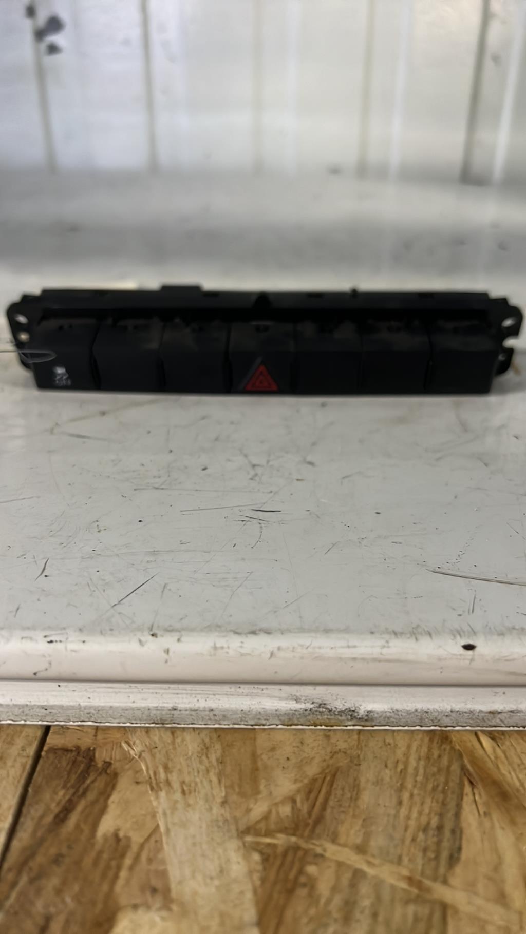 Bouton de warning JEEP GRAND CHEROKEE 3 PHASE 1 Essence/Ethanol - 1
