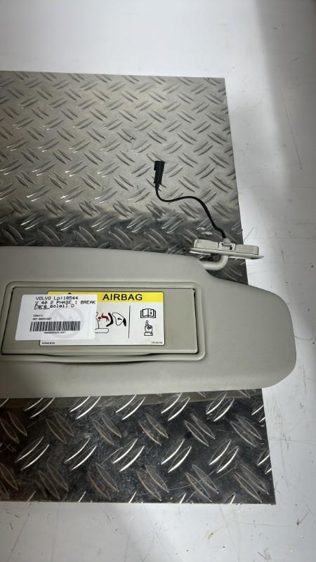 Pare soleil droit VOLVO V 40 2 PHASE 1 BREAK Diesel - 1