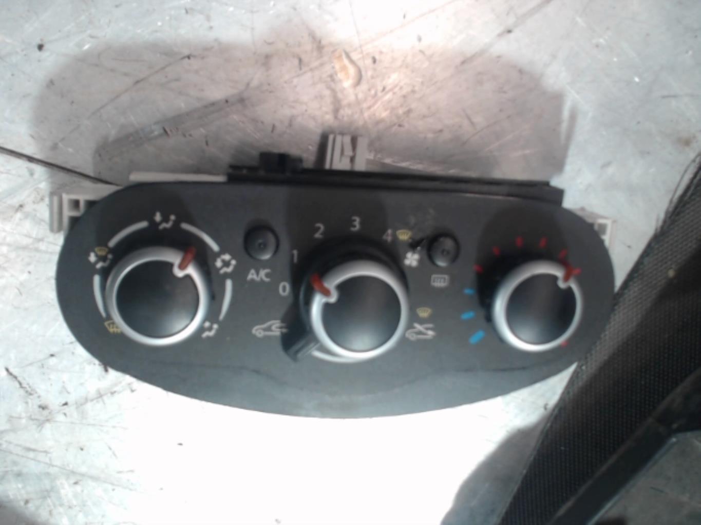 Commande chauffage RENAULT TWINGO 3 Essence - 1