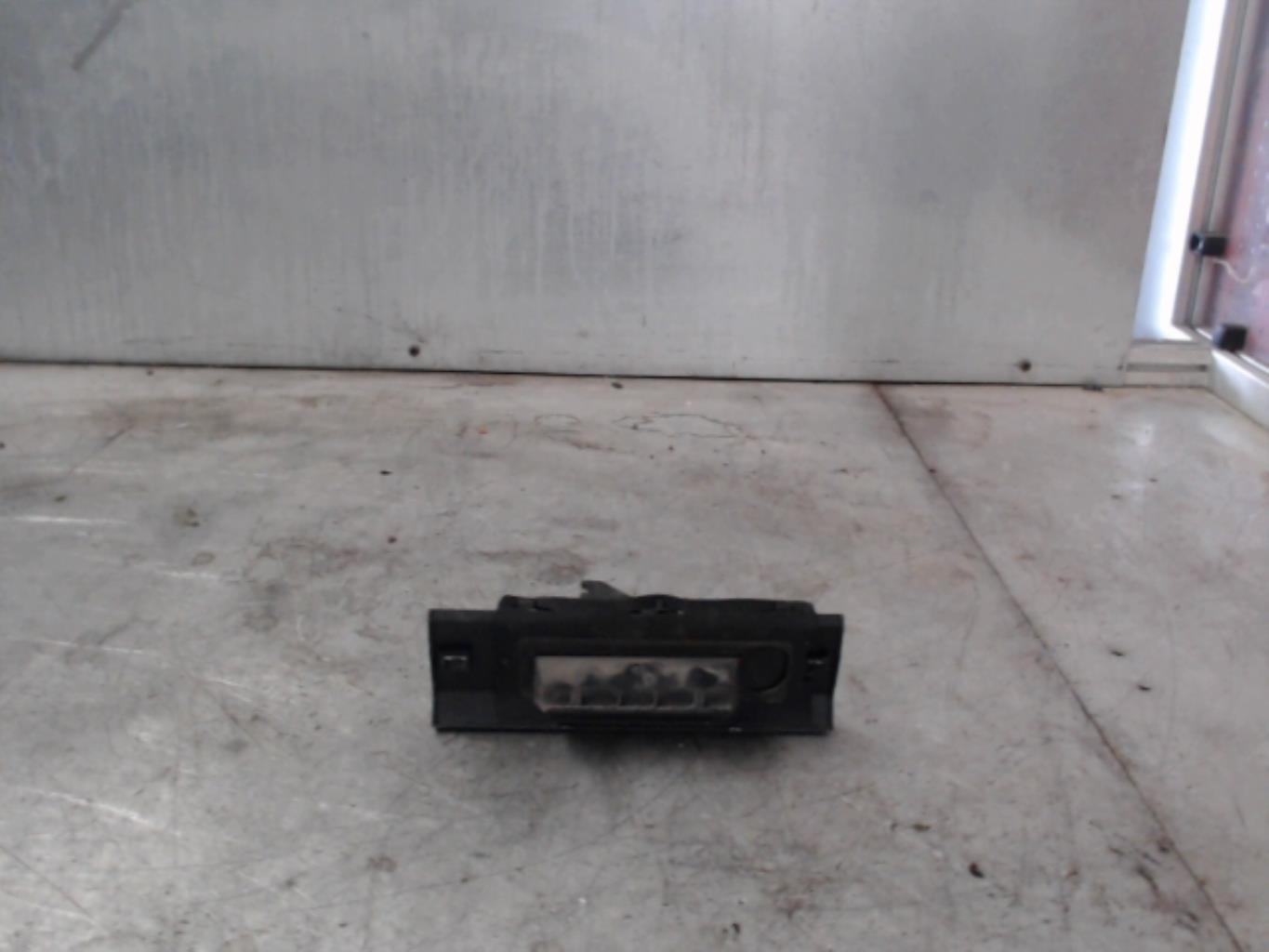 Bouton de coffre PEUGEOT 206 PHASE 1 Essence - 1