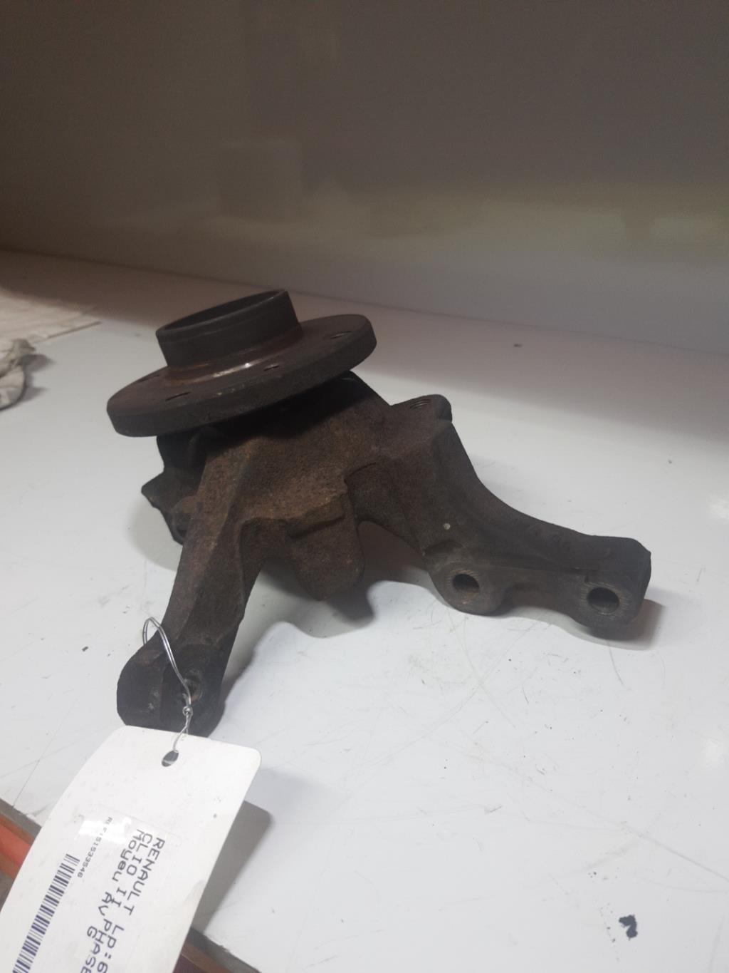 Moyeu avant gauche RENAULT CLIO 2 PHASE 1 Essence - 1