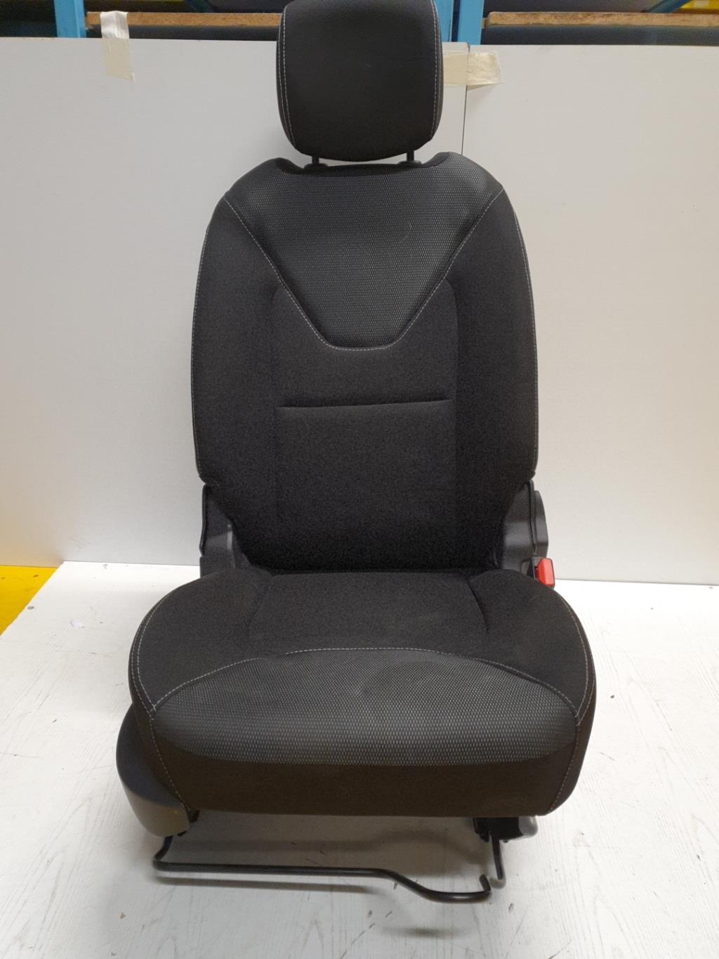 Siege avant droit RENAULT CLIO 4 PHASE 1 BREAK Essence - 1