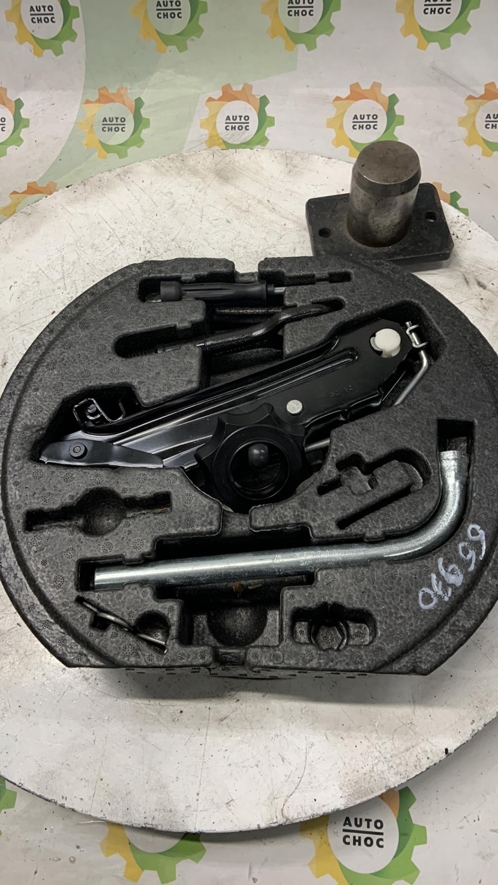 Panier roue de secours VOLKSWAGEN GOLF 6 Essence - 1