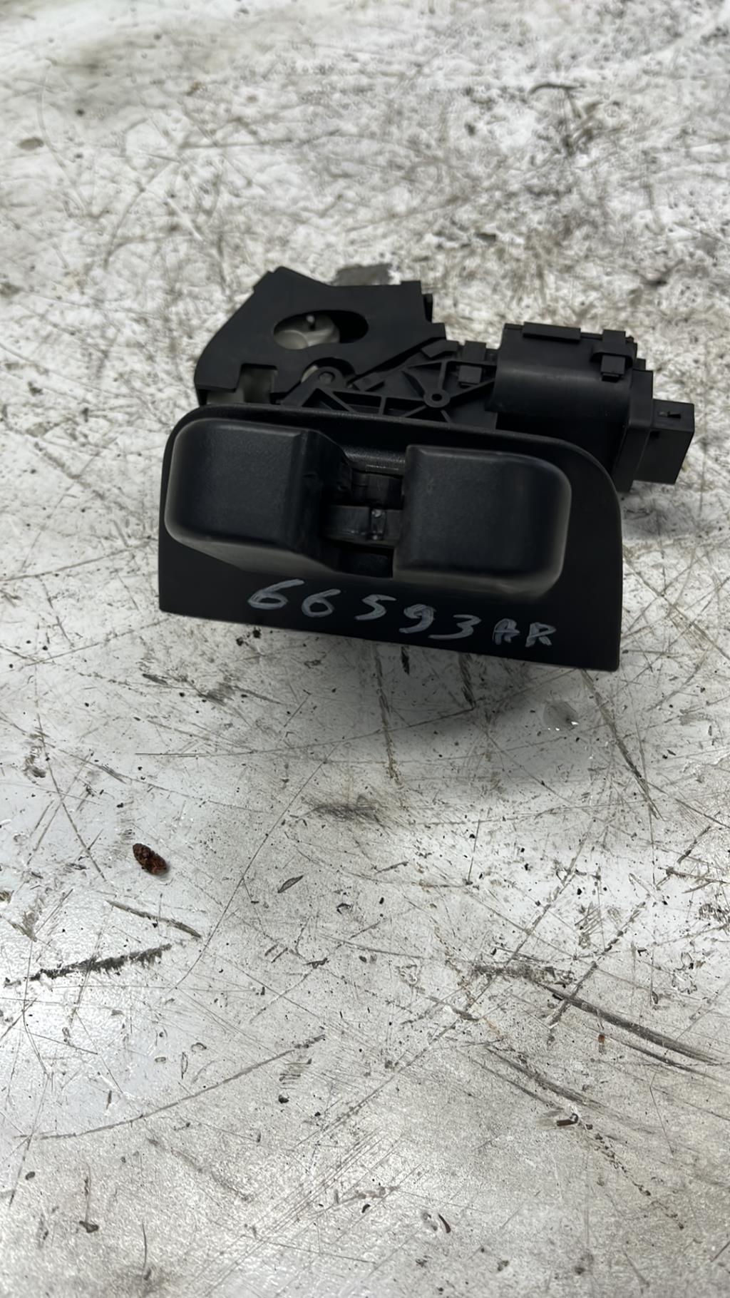 Serrure de hayon AUDI A3 2 SPORTBACK PHASE 1 Diesel - 1