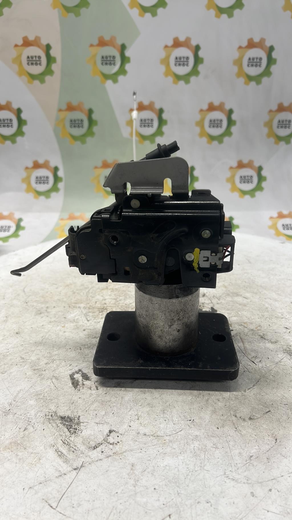 Serrure avant droit AUDI A4 2 PHASE 1 Diesel - 1