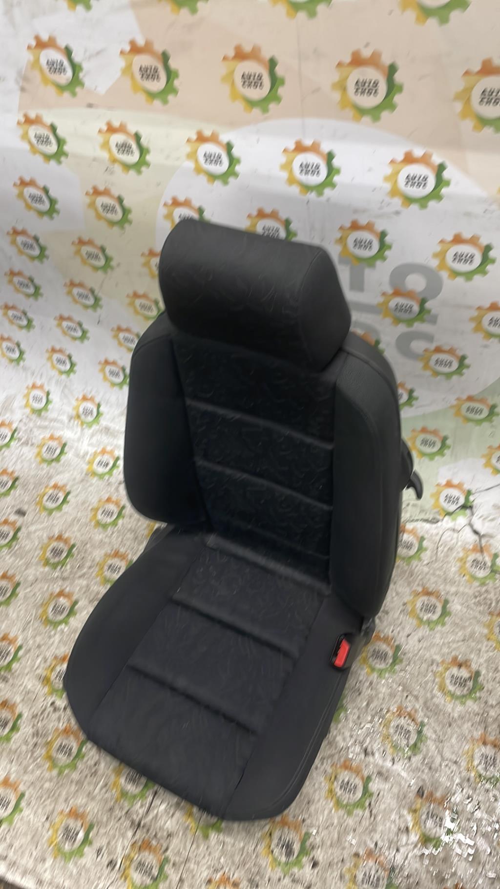 Siege avant droit BMW SERIE 3 E36 COMPACT Essence - 1
