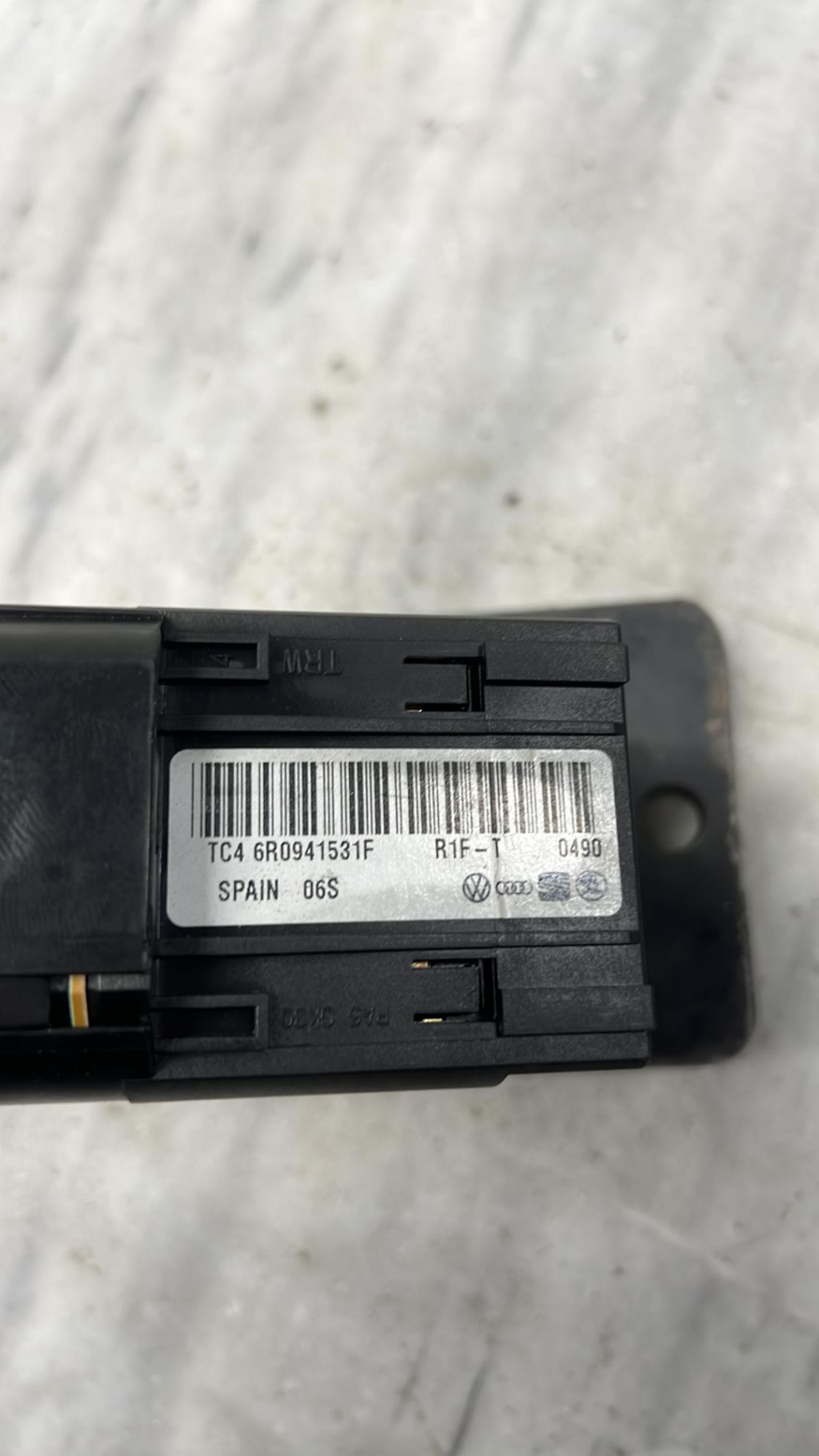 Commande de phare VOLKSWAGEN POLO 5 PHASE 1 Essence - 1