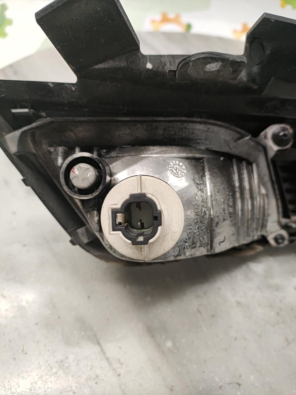 Calandre gauche NISSAN MICRA 3 PHASE 3 Essence - 1