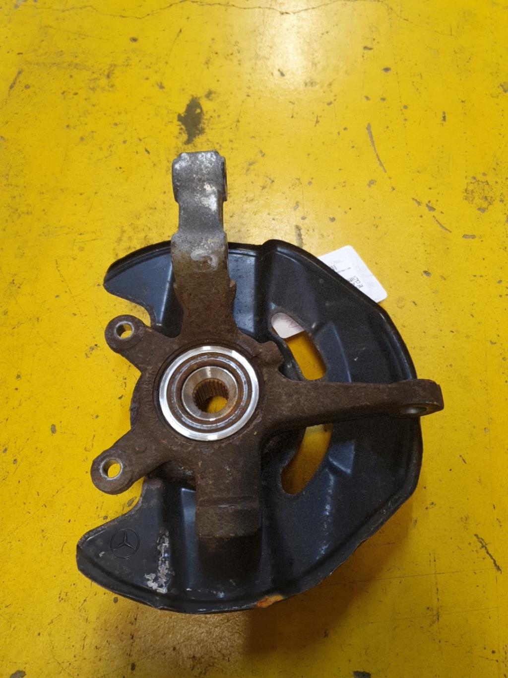 Fusee avant gauche MERCEDES CLASSE A 169 PHASE 1 Essence - 1