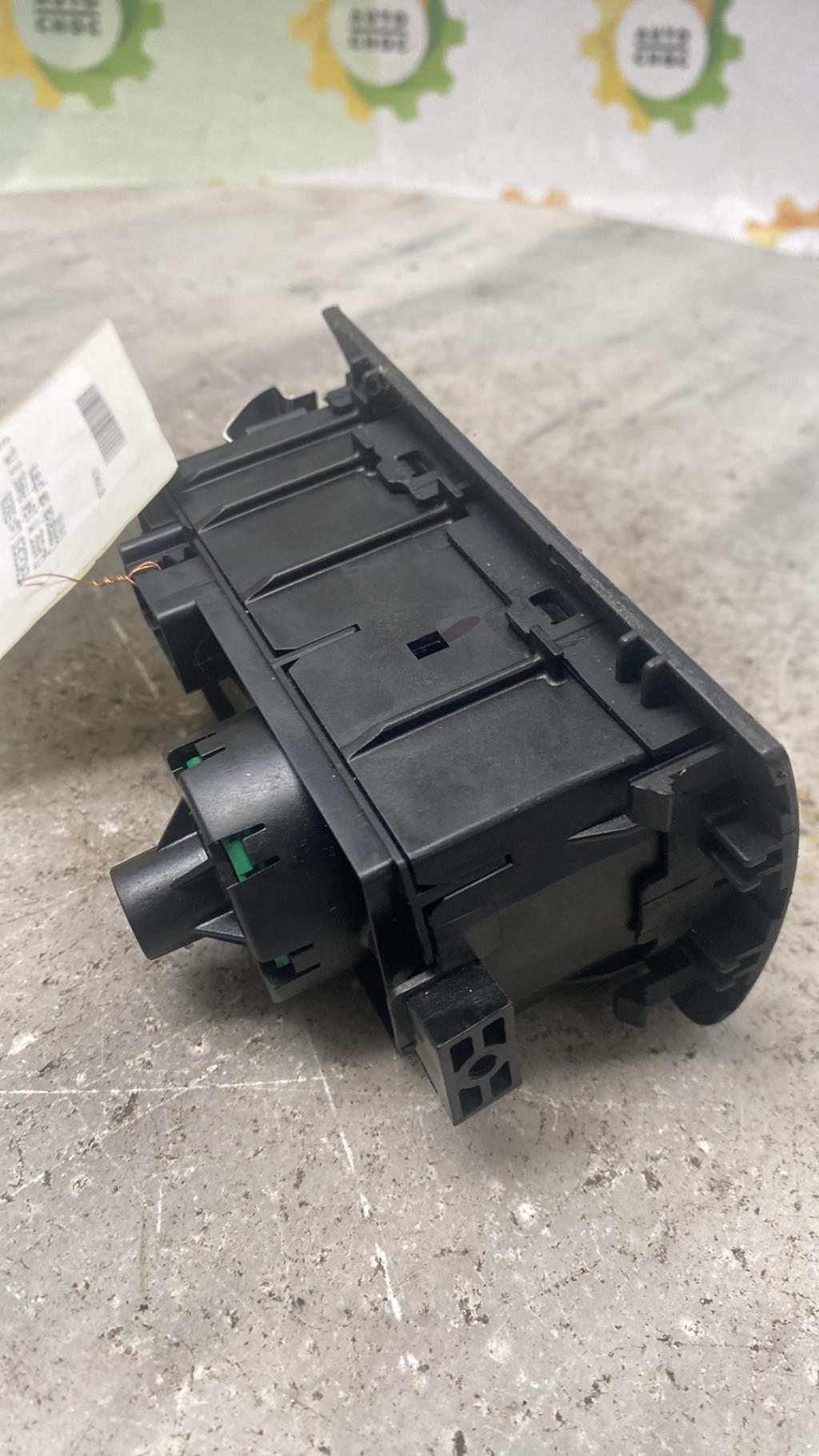 Commande de phare MERCEDES CLASSE M 164 PHASE 2 Diesel - 1