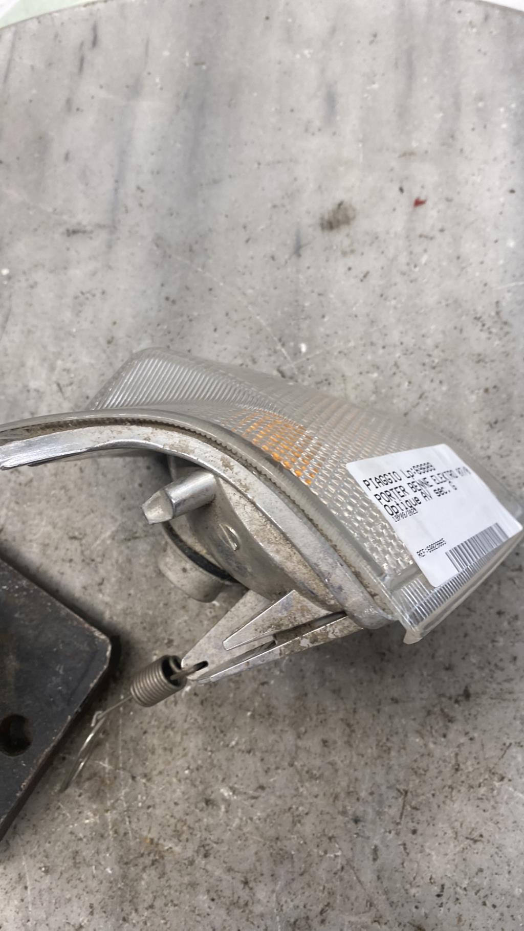 Optique avant secondaire gauche (feux)(clignotant) PIAGGIO PORTER BENNE  - 1