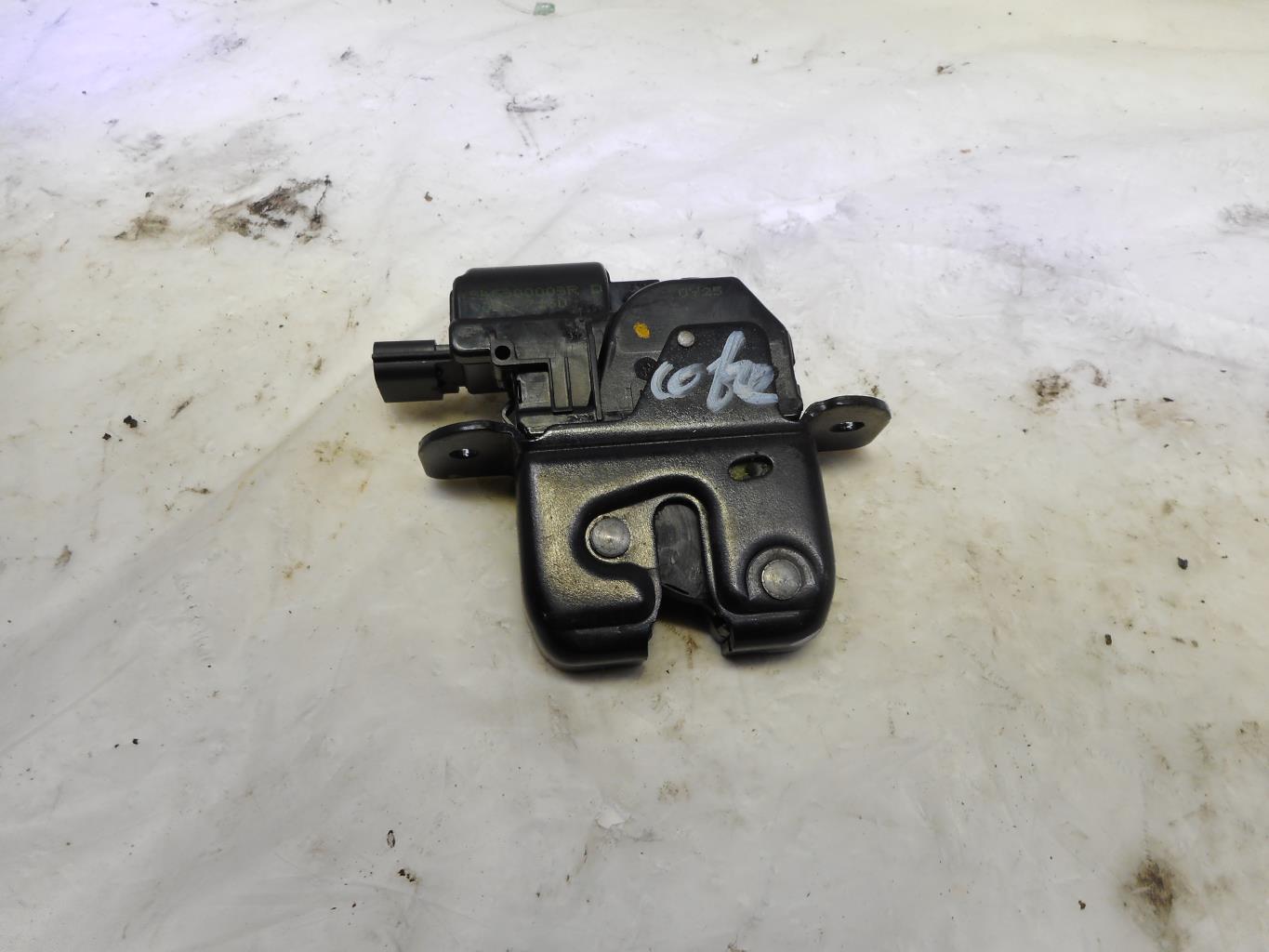 Serrure de coffre RENAULT CLIO 3 PHASE 2 Diesel - 1