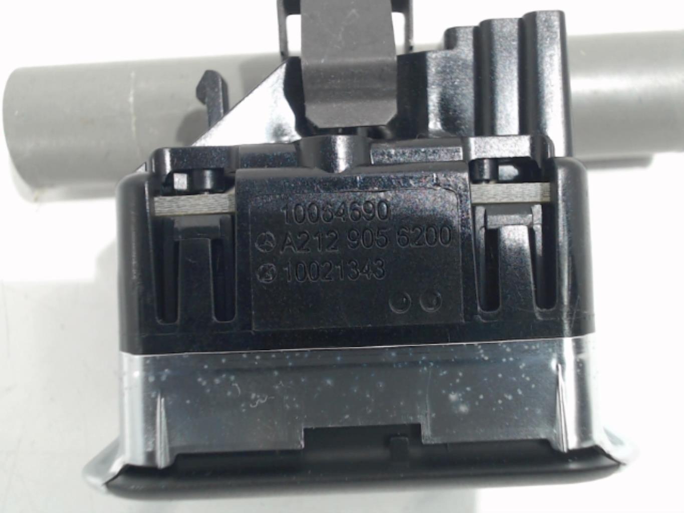 Bouton de coffre MERCEDES CLASSE E 212 PHASE 1 Diesel - 1