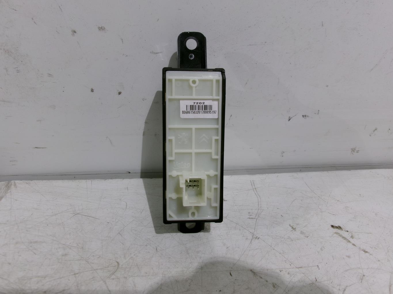 Commande GPS PEUGEOT 2008 1 PHASE 1 Essence - 1
