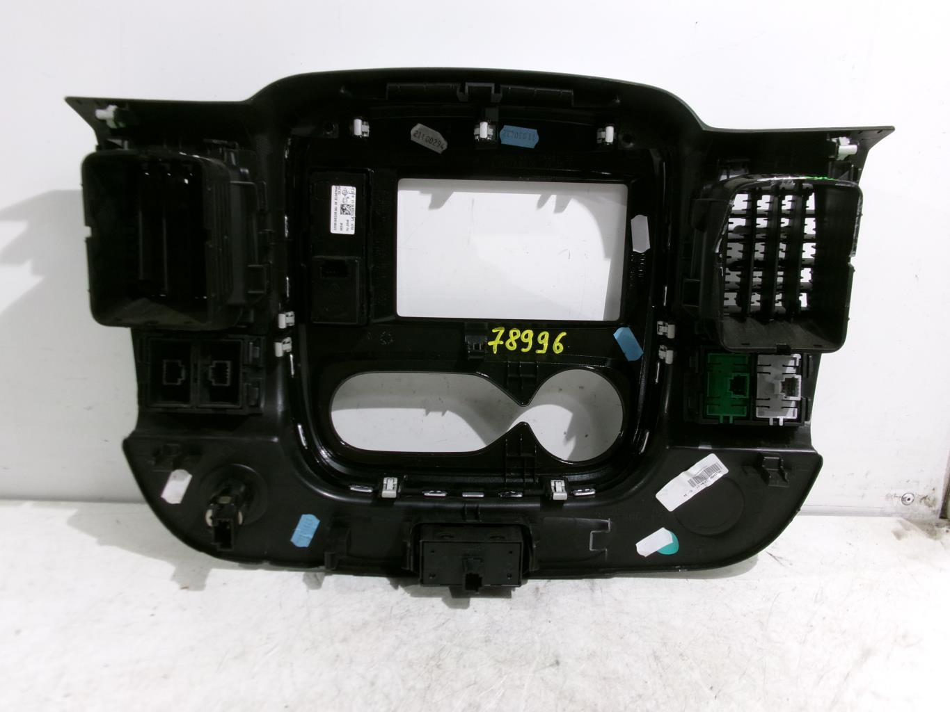 Facade autoradio RENAULT TRAFIC 3 COURT PHASE 1 Diesel - 1