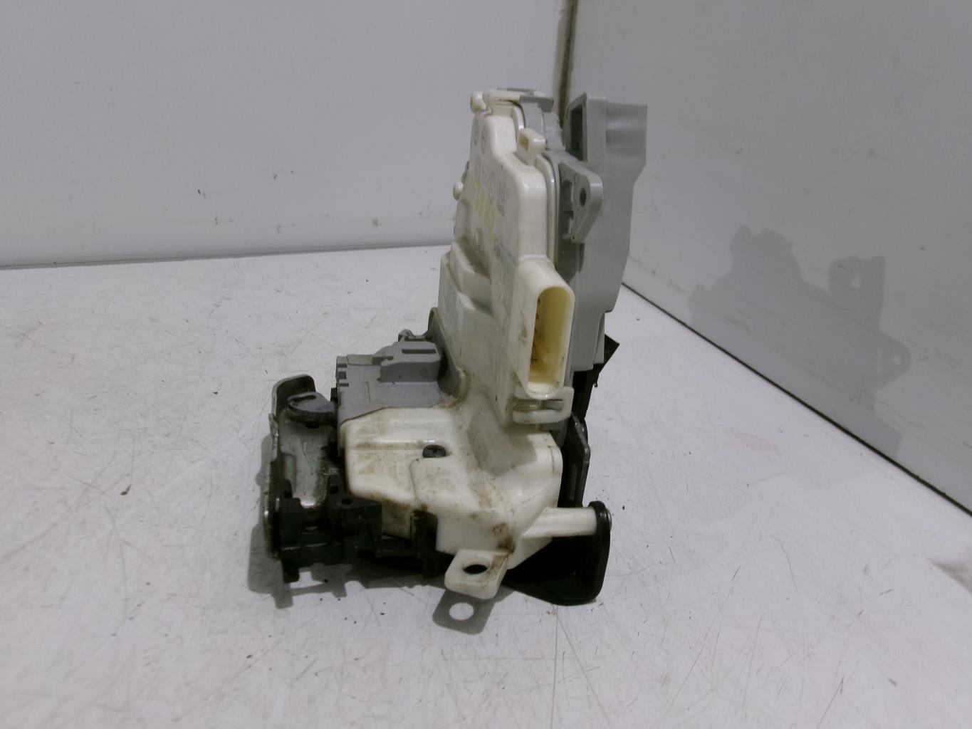 Serrure avant droit AUDI A1 1 PHASE 1 Essence - 1